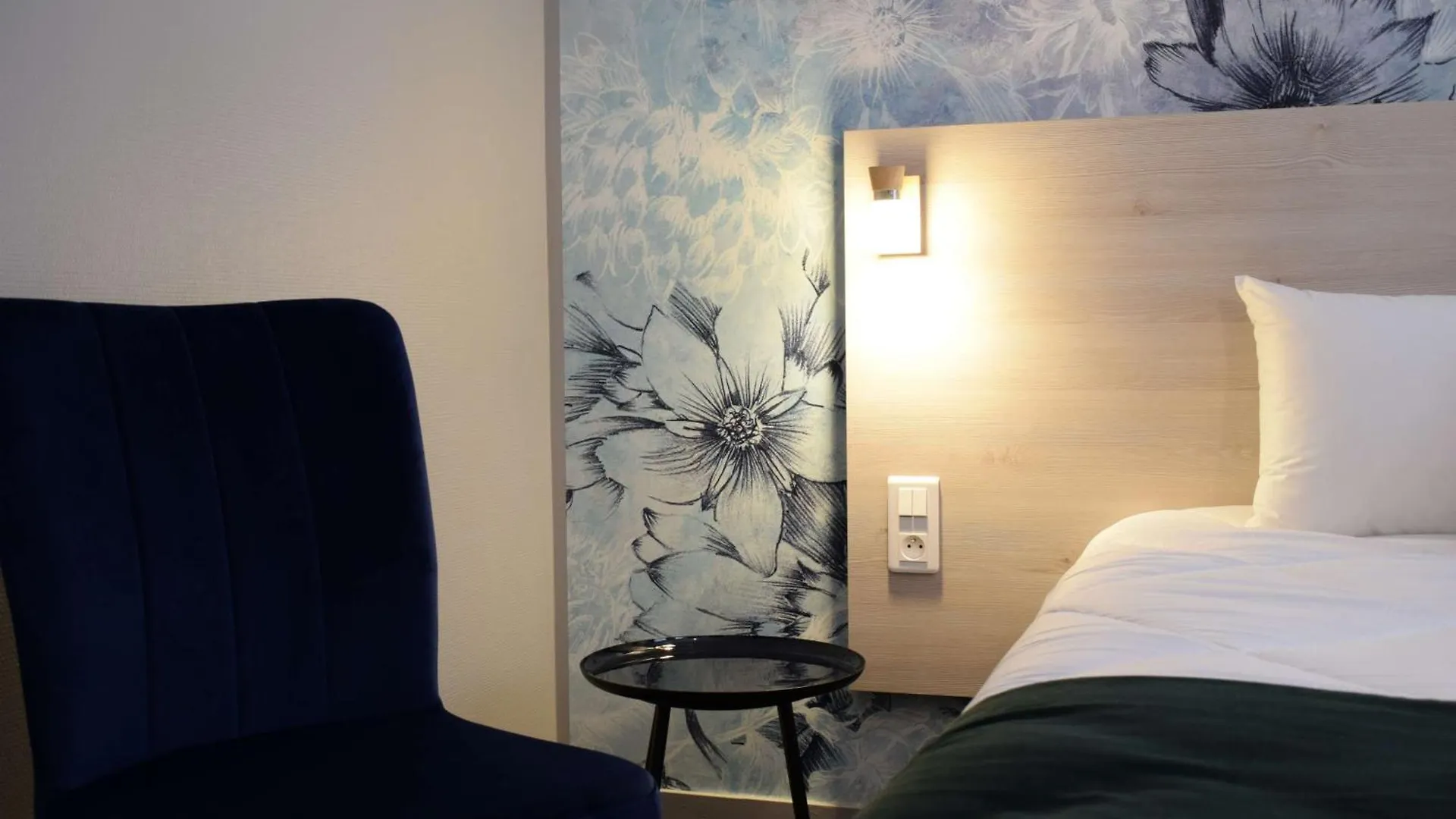 Brit Hotel Au Pays De Vitre エトレル